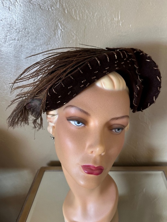 SPRIGHTLY 1950s\' BROWN VELOUR FELLT COCKTAIL HAT + BEADS/PEACOCK FEATHER main image 11